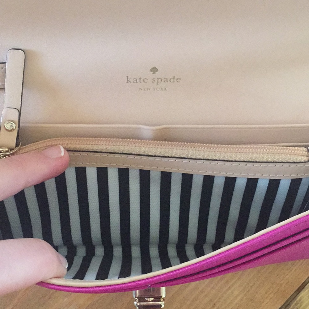 Kate Spade ♠️ Fuchsia Turn-lock Wallet/Wristlet - Picture 6 of 7